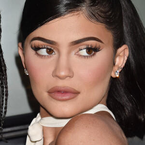 Travis Scott avec sa compagne Kylie Jenner à la première du prochain documentaire de Netflix Look Mom I Can Fly au Barker Hangar dans le quartier de Santa Monica à Los Angeles.