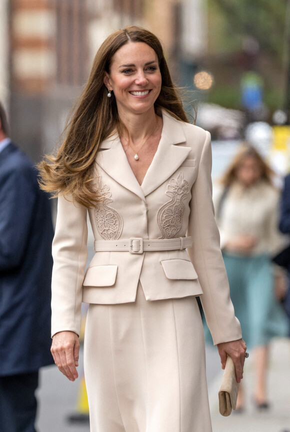 Catherine (Kate) Middleton et la princesse Anne vont assister à une démonstration de simulation d'opération césarienne d'urgence au Royal College of Obstetricians & Gynaecologists à Londres le 27 avril 2022.