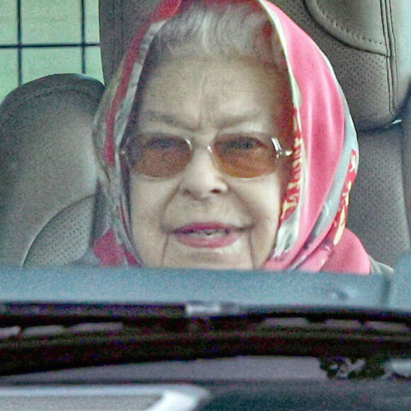 La reine Elisabeth II d'Angleterre aperçue en voiture à Sandringham, quelques jours après son 96 ème anniversaire, le 25 avril 2022. Affaiblie par le coronavirus (Covid-19) et ayant des difficultés à se déplacer, la souveraine était arrivée à Sandringham en hélicoptère, la semaine dernière. 