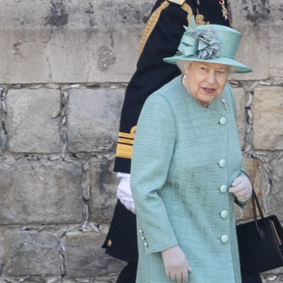 La reine Elisabeth II d'Angleterre lors d'une cérémonie militaire, Trooping The Color, célébrant son anniversaire au château de Windsor. Pour la première fois depuis 1955, la cérémonie ne déroule pas dans sa forme traditionnelle, dûe à l'épidémie de Coronavirus (COVID-19) et au confinement lié à cette situation. Londres, le 13 juin 2020 