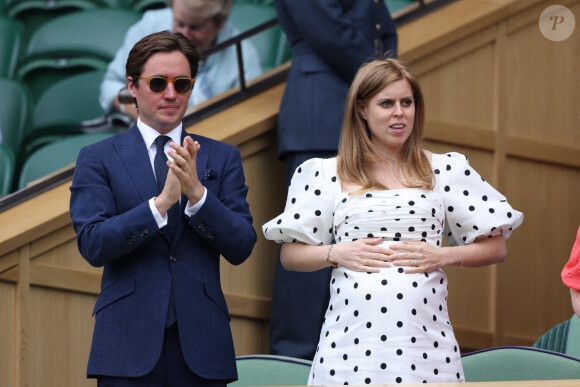 La princesse Beatrice d'York (enceinte) et son mari Edoardo Mapelli Mozzi au tournoi de Wimbledon au All England Lawn Tennis and Croquet Club à Londres, Royaume Uni, le 8 juillet 2021. 
