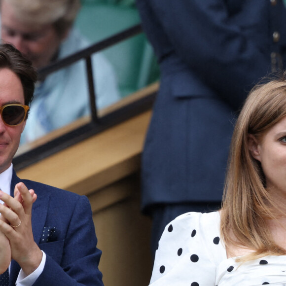 La princesse Beatrice d'York (enceinte) et son mari Edoardo Mapelli Mozzi au tournoi de Wimbledon au All England Lawn Tennis and Croquet Club à Londres, Royaume Uni, le 8 juillet 2021. 