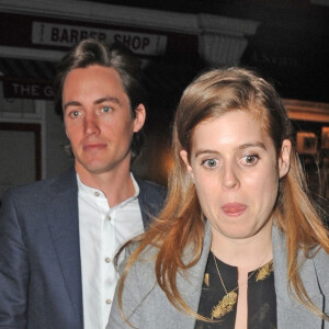 La princesse Beatrice d'York et son compagnon Edoardo Mapelli Mozzi sortent du restaurant Estiatorio Milos après un dîner romantique. Londres, le 4 avril 2019. 