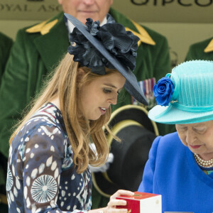 La reine Elizabeth II d'Angleterre et la princesse Beatrice d'York - Les membres de la famille royale lors du cinquième jour des courses hippiques "Royal Ascot", le 18 juin 2016. 