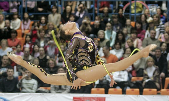 Alina Kabaeva lors du Grand Prix de Gymnastique Rythmique 2007 au Druzhba Sports Hall de Moscou. Le 4 mars 2007