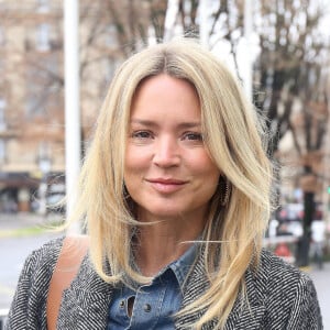 Exclusif - Virginie Efira à la sortie des studios de Radio France à Paris, le 4 janvier 2022. © Panoramic/Bestimage