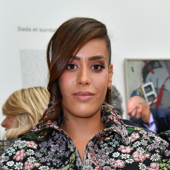 Amel Bent au front row du défilé de mode Giambattista Valli lors de la la Fashion Week printemps/été 2022 à Paris, France, le 4 octobre 2021. © Veeren Ramsamy-Christophe Clovis/Bestimage 