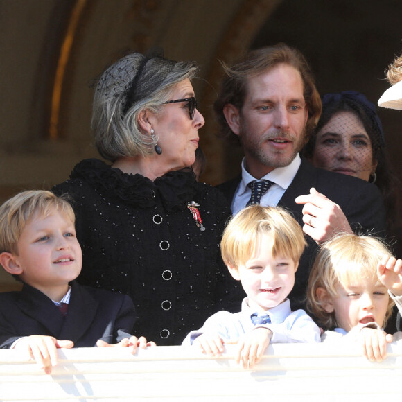 Sacha Casiraghi, Stephano Casiraghi, Francesco Casiraghi, la princesse Caroline de Hanovre, Andrea Casiraghi avec sa femme Tatiana Santo Domingo et Pierre Casiraghi et sa femme Beatrice Borromeo - La famille princière de Monaco apparaît au balcon du palais lors de la fête nationale de Monaco, le 19 novembre 2021. © Bebert-Jacovides/Bestimage 