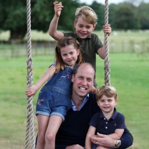 Le prince William, duc de Cambridge à l'occasion de ses 38 ans et de la fête des pères en compagnie de ses enfants le prince George, la princesse Charlotte et le prince Louis à Londres, Royaume Uni, le 21 juin 2020.