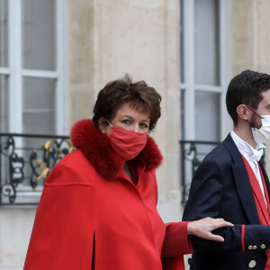 Roselyne Bachelot, ministre de la Culture à la sortie du conseil des ministres, le 22 décembre 2021, au palais de l'Elysée, à Paris. © Stéphane Lemouton / Bestimage