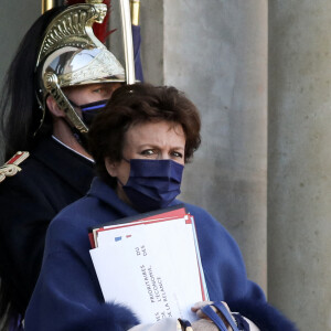 Roselyne Bachelot, ministre de la culture à la sortie du conseil des ministres, le 5 janvier 2022, au palais de l'Elysée, à Paris. © Stéphane Lemouton / Bestimage