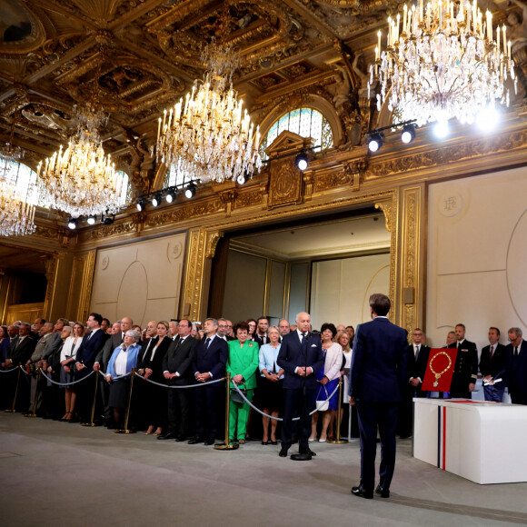 Jean-Yves Le Drian, Barbara Pompili, François Hollande, Nicolas Sarkozy, Roselyne Bachelot-Narquin, Elisabeth Borne, Éric Dupond-Moretti, Laurent Fabius, Frédérique Vidal, Emmanuel Macron, le général Benoît Puga, Gabriel Attal, Richard Ferrand, Gérard Larcher - - Cérémonie d'investiture du président de la République, Emmanuel Macron au Palais de l'Elysée à Paris le 7 ami 2022, suite à sa réélection le 24 avril dernier. © Dominique Jacovides/Bestimage 