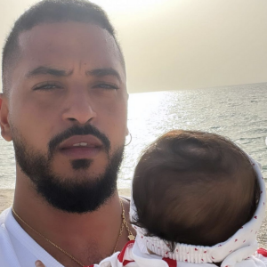Slimane en vacances à la mer avec sa fille Esmeralda - Instagram