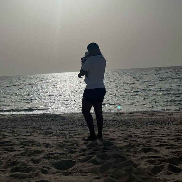Slimane en vacances à la mer avec sa fille Esmeralda - Instagram