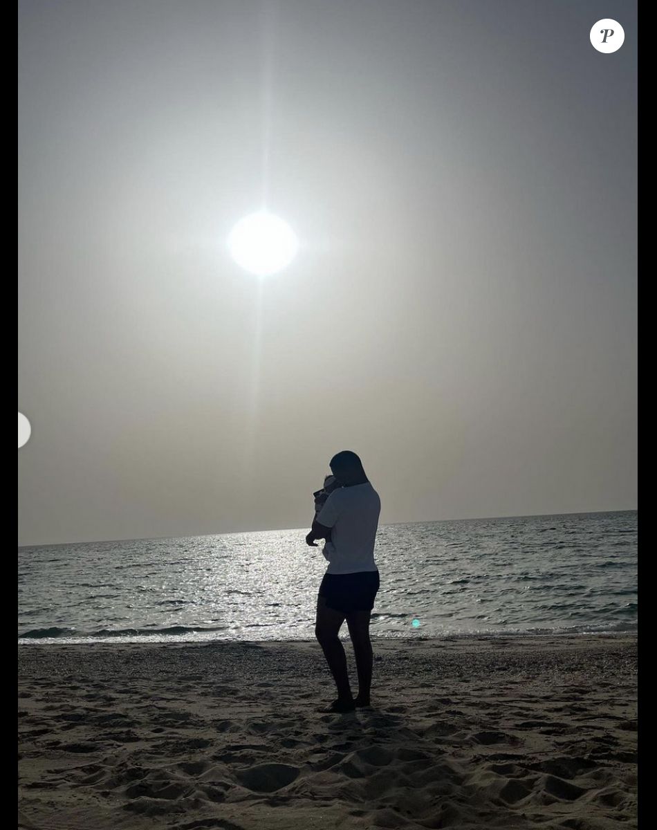 Slimane en vacances à la mer avec sa fille Esmeralda - Instagram