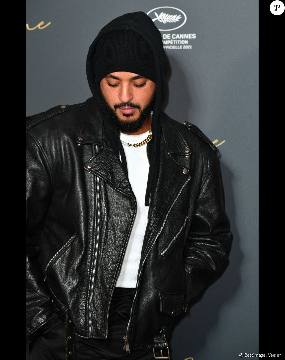 Info - Le chanteur Slimane annonce être devenu papa d'une petite fille prématurée - Slimane - Avant-Première du film "Aline" au Grand Rex à Paris le 25 octobre 2021. © Veeren/Bestimage