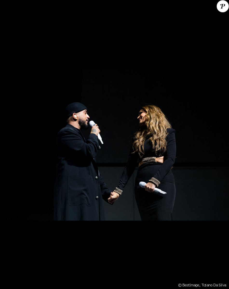 Exclusif - Vitaa et Slimane sur la scène de l'AccorHotels Arena à Paris pour leur tournée " Versus Tour" le 22 octobre 2021. © Tiziano Da Silva / Bestimage
