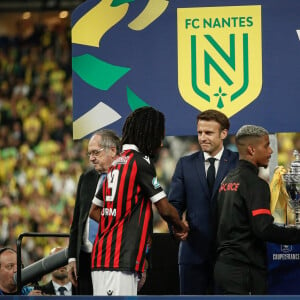 Deception des joueurs de Nice apres leur defaite en finale contre le FC Nantes - Emmanuel Macron - Le président de la république lors de la finale de la Coupe de France de football entre le FC Nantes et l'OGC Nice (1-0) au stade de France à Saint-Denis le 7 mai 2022