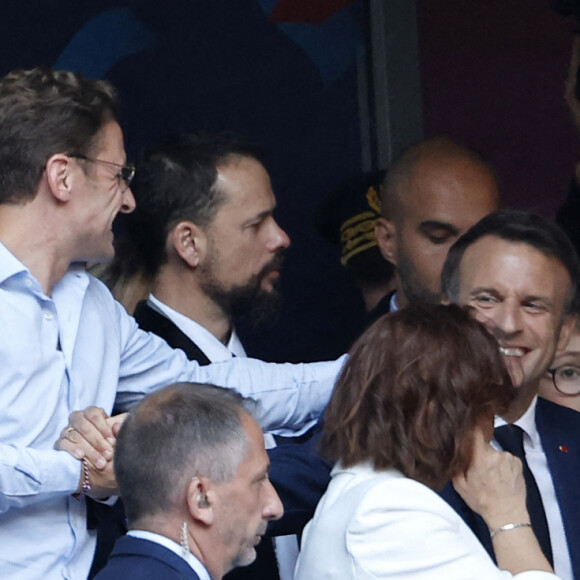 Emmanuel Macron complice avec son frère Laurent Macron - Le président de la république lors de la finale de la Coupe de France de football entre le FC Nantes et l'OGC Nice (1-0) au stade de France à Saint-Denis