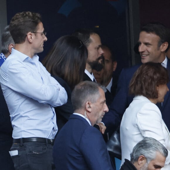 Emmanuel Macron et son frère Laurent Macron - Le président de la république lors de la finale de la Coupe de France de football entre le FC Nantes et l'OGC Nice (1-0) au stade de France à Saint-Denis le 7 mai 2022