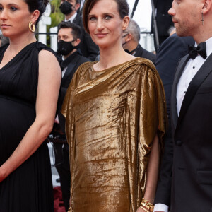 Rachel Lang (enceinte), Camille Cottin, Aleksandr Kuznetsov - Montée des marches du film " France " lors du 74ème Festival International du Film de Cannes. Le 15 juillet 2021 © Borde-Jacovides-Moreau / Bestimage 