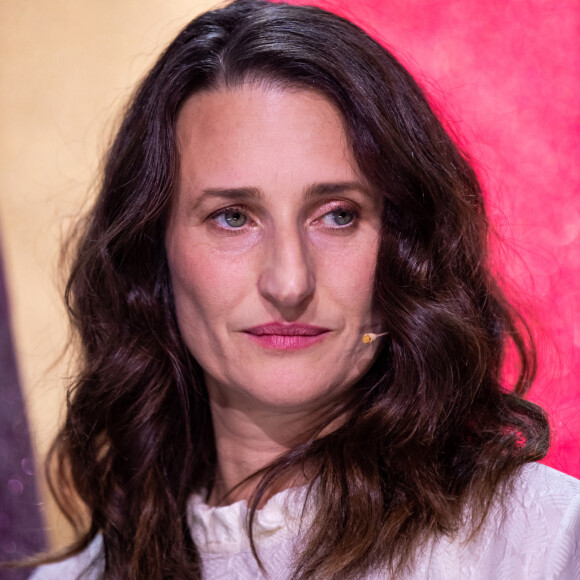 Exclusif - Camille Cottin - Vente aux enchères au profit du Secours Populaire - Grande soirée solidaire et festive "Secours Pop La Grande Soirée" au Cirque d'Hiver à Paris, diffusée en direct le 6 février sur France 2 © Tiziano Da Silva - Cyril Moreau / Bestimage 