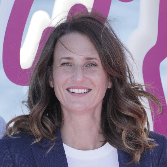 Camille Cottin lors du photocall de "Dix Pour Cent" dans le cadre de Canneseries saison 3 au Palais des Festivals à Cannes le 13 octobre 2020. © Norbert Scannella / Panoramic / Bestimage