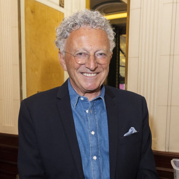 Nelson Monfort - Déjeuner aux 2 Magots dans le cadre du Salon du Livre et du Vin à Paris le 9 mai 2022. © Jack Tribeca / Bestimage 