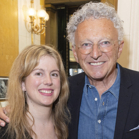 Nelson Monfort et sa fille Victoria - Déjeuner aux 2 Magots dans le cadre du Salon du Livre et du Vin à Paris  © Jack Tribeca / Bestimage 