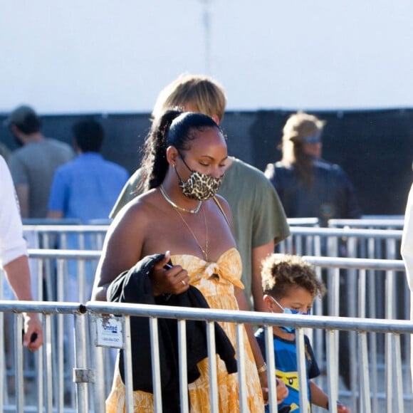 Jesse Williams avec son ex-femme Aryn Drake-Lee et leurs enfants Maceo et Sadie, à la fête foraine "Malibu Chili Cook-Off" à Los Angeles, le 4 septembre 2021.