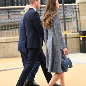 Le prince William, duc de Cambridge, et Catherine (Kate) Middleton, duchesse de Cambridge, assistent à l'ouverture officielle du mémorial Glade of Light à Manchester, Royaume Uni, le 10 mai 2022. Le mémorial commémore les victimes de l'attaque terroriste du 22 mai 2017 à la Manchester Arena. Il rend hommage aux 22 personnes dont la vie a été prise, ainsi qu'à la mémoire de tous ceux qui ont été blessés ou affectés. 