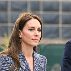 Le prince William, duc de Cambridge, et Catherine (Kate) Middleton, duchesse de Cambridge, assistent à l'ouverture officielle du mémorial Glade of Light à Manchester, Royaume Uni, le 10 mai 2022. Le mémorial commémore les victimes de l'attaque terroriste du 22 mai 2017 à la Manchester Arena. Il rend hommage aux 22 personnes dont la vie a été prise, ainsi qu'à la mémoire de tous ceux qui ont été blessés ou affectés. 