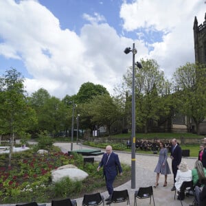 Le prince William, duc de Cambridge, et Catherine (Kate) Middleton, duchesse de Cambridge, assistent à l'ouverture officielle du mémorial Glade of Light à Manchester, Royaume Uni, le 10 mai 2022. Le mémorial commémore les victimes de l'attaque terroriste du 22 mai 2017 à la Manchester Arena. Il rend hommage aux 22 personnes dont la vie a été prise, ainsi qu'à la mémoire de tous ceux qui ont été blessés ou affectés.  Prince William, The Duke of Cambridge and Catherine, The Duchess of Cambridge, attend the official opening of the Glade of Light Memorial on 10th May 2022. The memorial commemorates the victims of the 22nd May 2017 terrorist attack at Manchester Arena. It honours the 22 people whose lives were taken, as well as remembering everyone who was left injured or affected. 