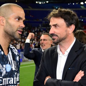 Tony Parker et Gregory Doucet lors du match de football caritatif entre l'OL Légendes et la team Unicef au Groupama Stadium à Lyon en faveur des enfants d'Ukraine et pour célébrer les 20 ans du premier titre de Champion de France de l Olympique Lyonnais le 10 mai 2022. © Romain Doucelin / Bestimage