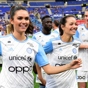 Diane Leyre et Alizé Lim, lors du match de football caritatif entre l'OL Légendes et la team Unicef au Groupama Stadium à Lyon en faveur des enfants d'Ukraine et pour célébrer les 20 ans du premier titre de Champion de France de l Olympique Lyonnais. © Romain Doucelin / Bestimage