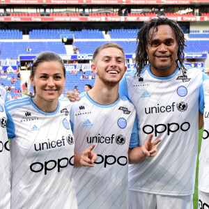 Alize Lim et Diane Leyre, Miss France 2022 lors du match de football caritatif entre l'OL Légendes et la team Unicef au Groupama Stadium à Lyon en faveur des enfants d'Ukraine et pour célébrer les 20 ans du premier titre de Champion de France de l Olympique Lyonnais le 10 mai 2022. © Romain Doucelin / Bestimage