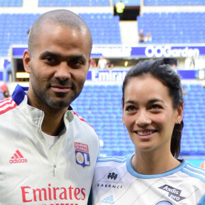 Tony Parker et sa compagne Alize Lim lors du match de football caritatif entre l'OL Légendes et la team Unicef au Groupama Stadium à Lyon en faveur des enfants d'Ukraine et pour célébrer les 20 ans du premier titre de Champion de France de l Olympique Lyonnais le 10 mai 2022. © Romain Doucelin / Bestimage