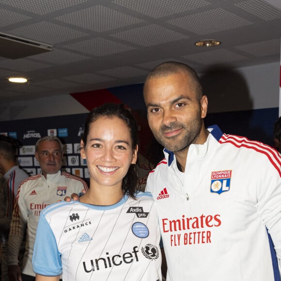 Exclusif - Alizé Lim et son compagnon Tony Parker lors du match de football caritatif (Le match des héros Unicef) entre l'OL Légendes et la team Unicef au Groupama Stadium à Lyon en faveur des enfants d'Ukraine et pour célébrer les 20 ans du premier titre de Champion de France de l Olympique Lyonnais le 10 mai 2022. © Pierre Perusseau / Bestimage 