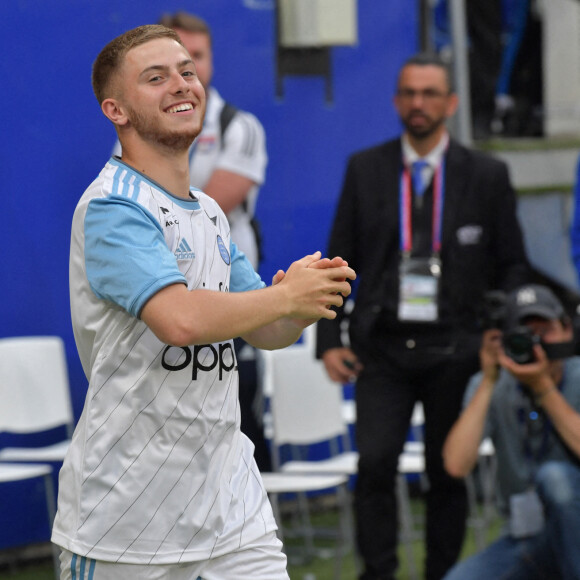 Michou (humoriste) lors du match de football caritatif entre l'OL Légendes et la team Unicef au Groupama Stadium à Lyon en faveur des enfants d'Ukraine et pour célébrer les 20 ans du premier titre de Champion de France de l Olympique Lyonnais le 10 mai 2022. © Frédéric Chambert / Panoramic / Bestimage 