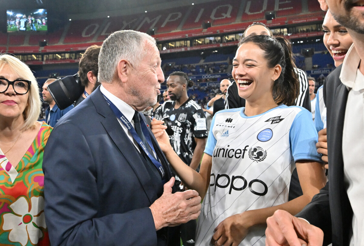 Photo : Jean-Michel Aulas avec Alizé Lim lors du match de football ...