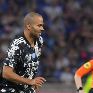 Tony Parker (lyon) vs Alizé Lim (unicef) lors du match de football caritatif entre l'OL Légendes et la team Unicef au Groupama Stadium à Lyon en faveur des enfants d'Ukraine et pour célébrer les 20 ans du premier titre de Champion de France de l Olympique Lyonnais le 10 mai 2022. © Frédéric Chambert / Panoramic / Bestimage 