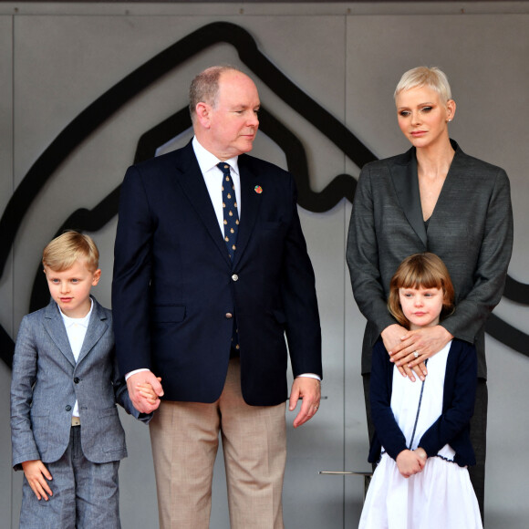 Le prince Albert II, la princesse Charlene de Monaco et leurs enfants, la princesse Gabriella et le prince Jacques - Remise des prix du championnat du "Monaco ePrix" à Monaco © Bruno Bebert / Bestimage