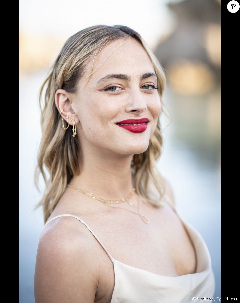 Nora Arnezeder - Front row et people lors du défilé Etam Croisière 2022 au Domaine de Murtoli, Corse le 12 mai 2022. © Cyril Moreau / Bestimage