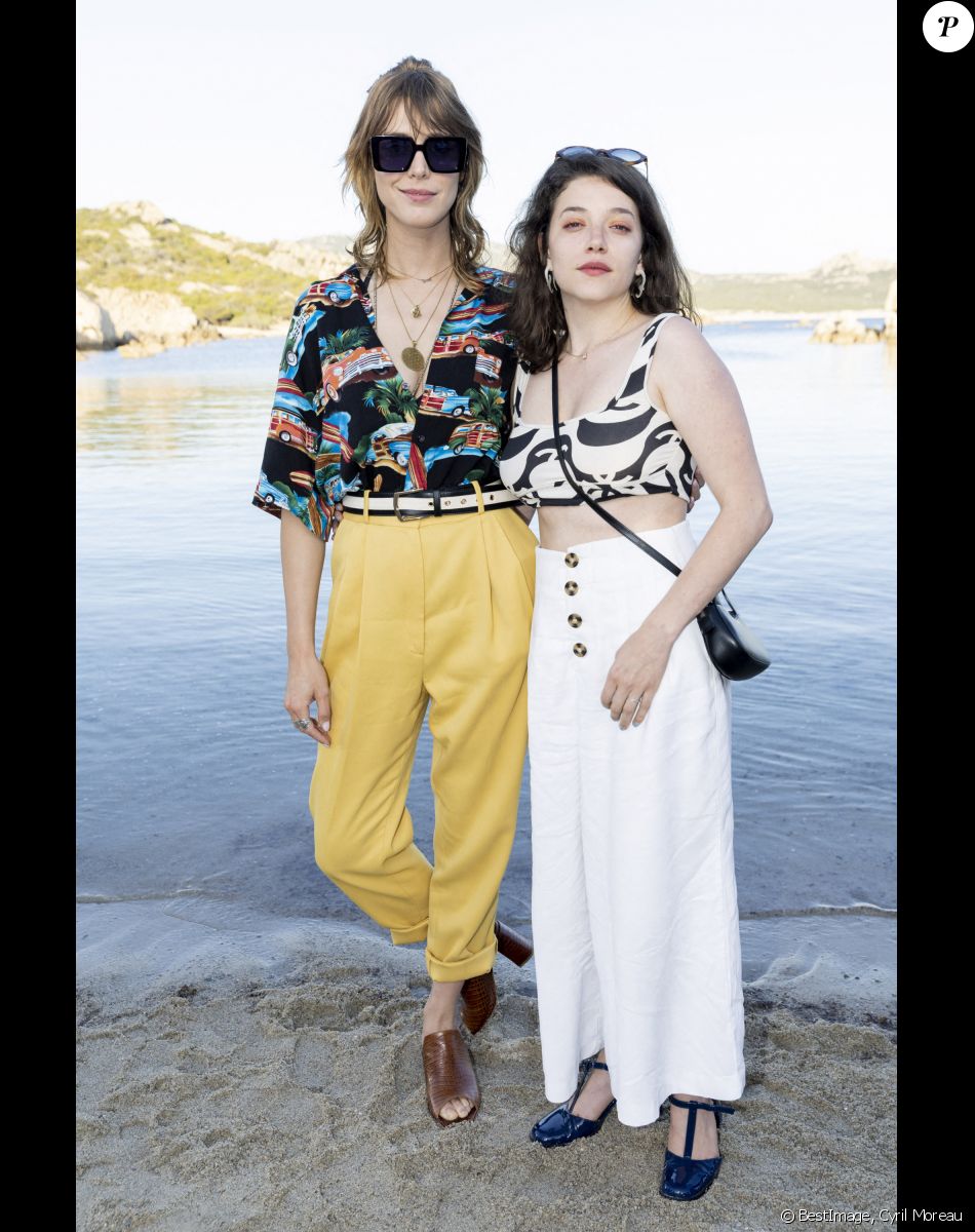 Gaia Weiss et Zoé Adjani - Front row et people lors du défilé Etam Croisière 2022 au Domaine de Murtoli, Corse le 12 mai 2022. © Cyril Moreau / Bestimage e