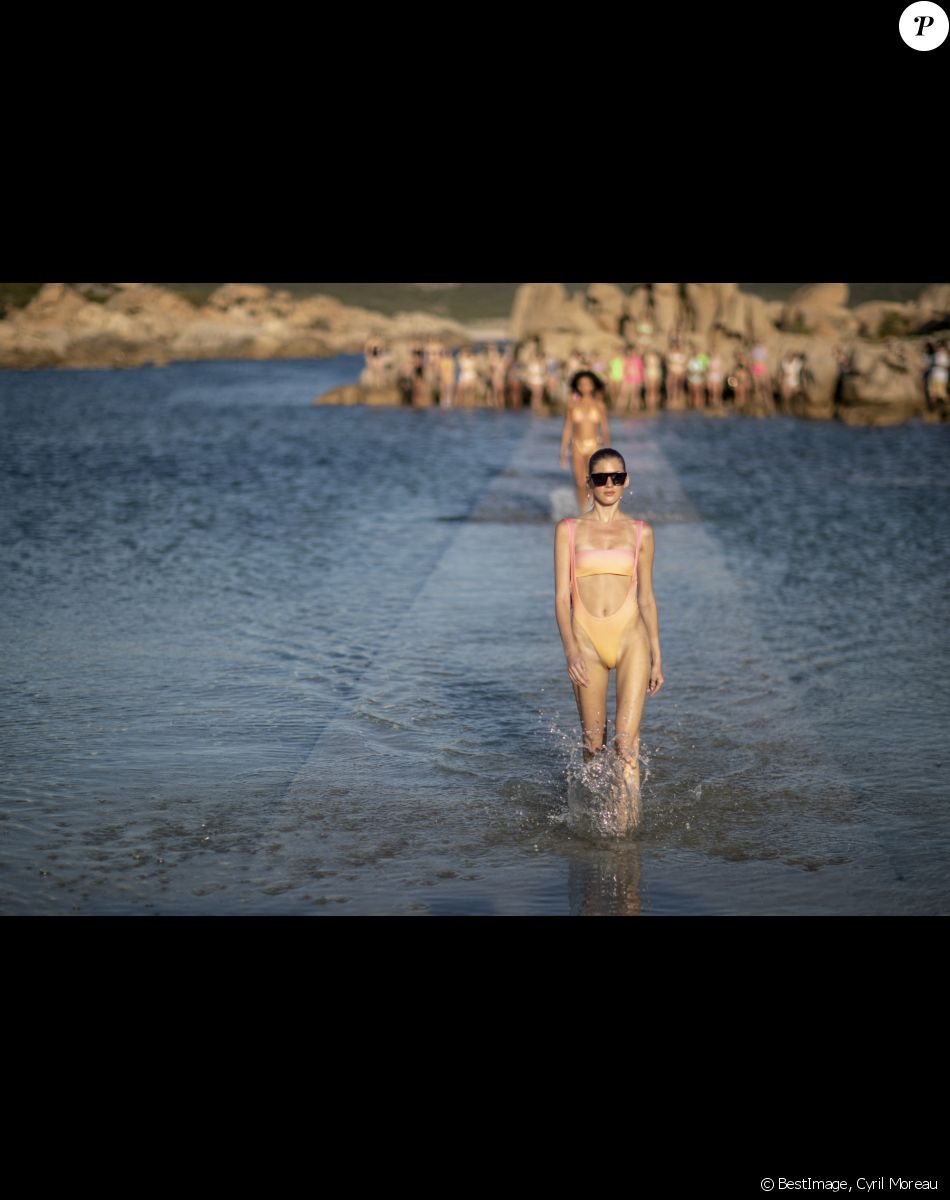 Défilé Etam Croisière 2022 au Domaine de Murtoli, Corse le 12 mai 2022. © Cyril Moreau / Bestimage