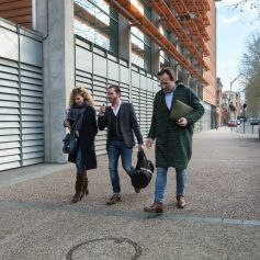 Les avocats de Cédric Jubillar, Alexandre Martin, Jean-Baptiste Alary et Emmanuelle Franck, devant le tribunal de Toulouse le 11 février 2022