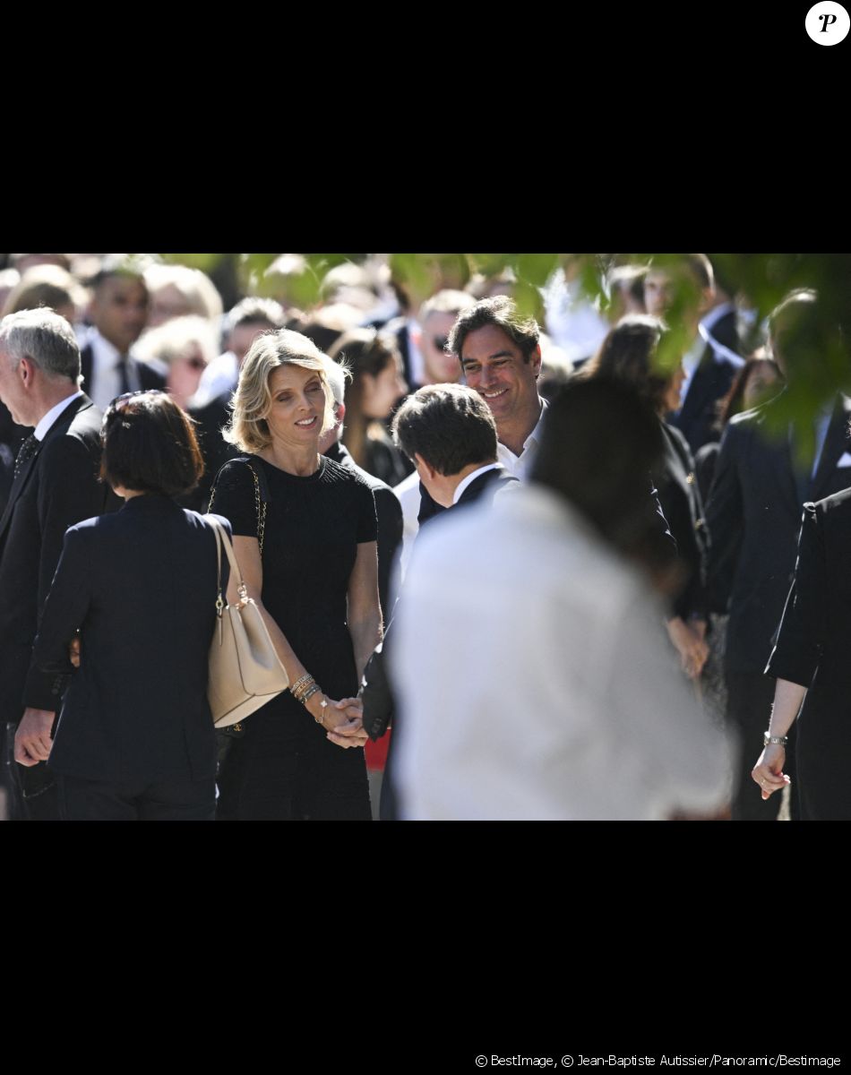 Sylvie Tellier et son mari Laurent - Sortie des obsèques d'Antoine Alléno (fils du chef cuisinier français, trois étoiles au Guide Michelin Yannick Alléno) en la collégiale Notre-Dame de Poissy, France, le 13 mai 2022. © Jean-Baptiste Autissier/Panoramic/Bestimage