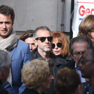 Mylène Farmer et son compagnon Benoît Di Sabatino lors des obsèques de Jean Rochefort en l'église Saint-Thomas d'Aquin à Paris, le 13 octobre 2017. 