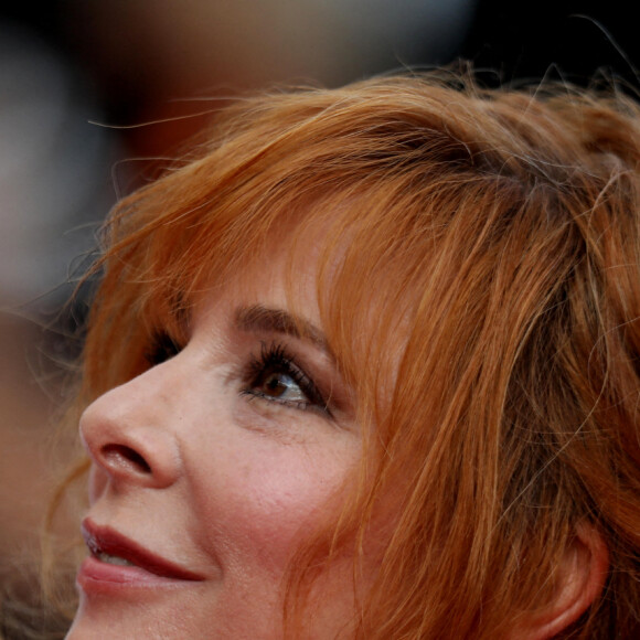 Mylène Farmer - Montée des marches du film " OSS 117 : Alerte rouge en Afrique Noire " lors du 74ème Festival International du Film de Cannes. Le 17 juillet 2021 © Borde-Jacovides-Moreau / Bestimage 