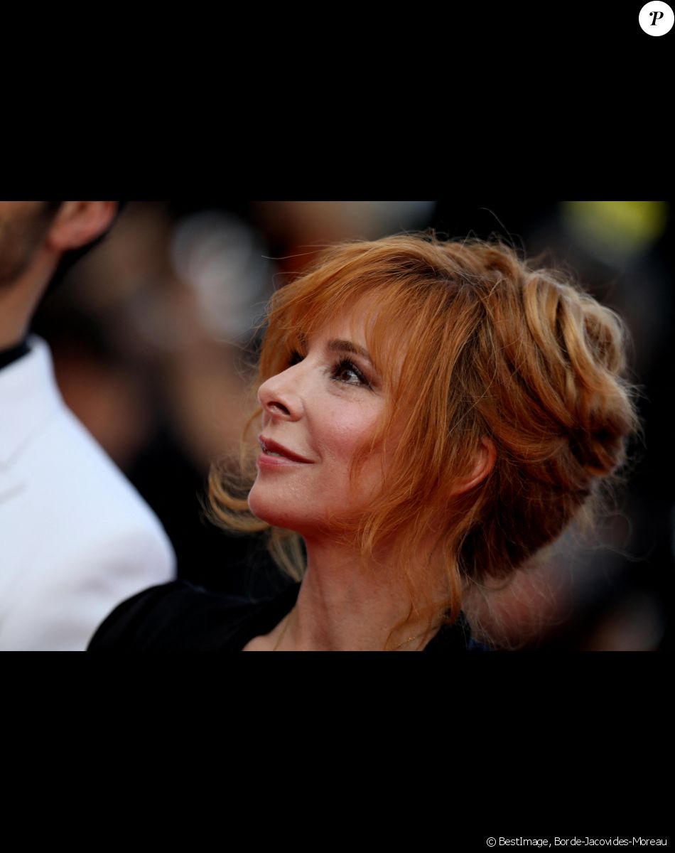 Mylène Farmer - Montée des marches du film " OSS 117 : Alerte rouge en Afrique Noire " lors du 74ème Festival International du Film de Cannes. Le 17 juillet 2021 © Borde-Jacovides-Moreau / Bestimage